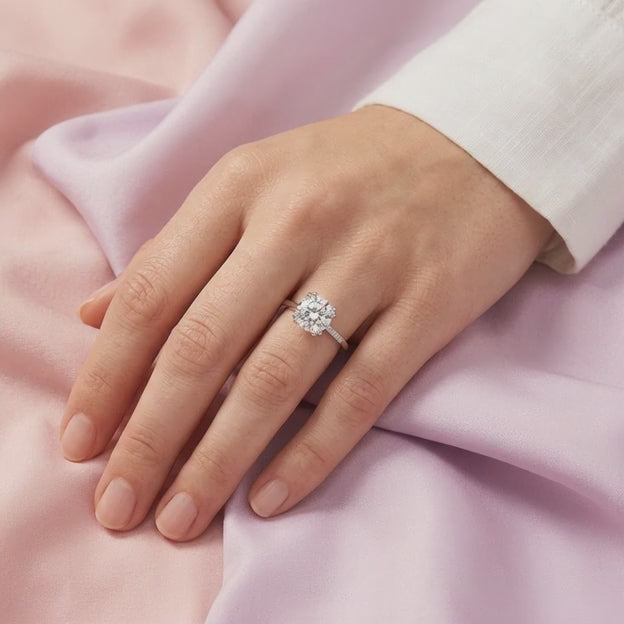 Anillo de Compromiso plata .925 con Zirconia Central y a un Costado mod. 2713