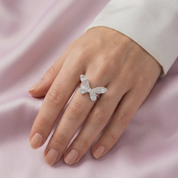 Anillo de Plata .9025 Diseño de Mariposa con Zirconia Blanca mod. 2800