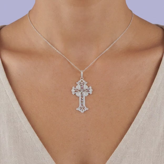 Cruz de Plata .925 Diseño Plano con Calado de Figuras Finas y Grabado Mate mod. 1961