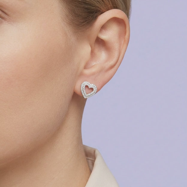 Arete de Plata .925 con Diseño de Corazón con Zirconia Finas mod. 1926
