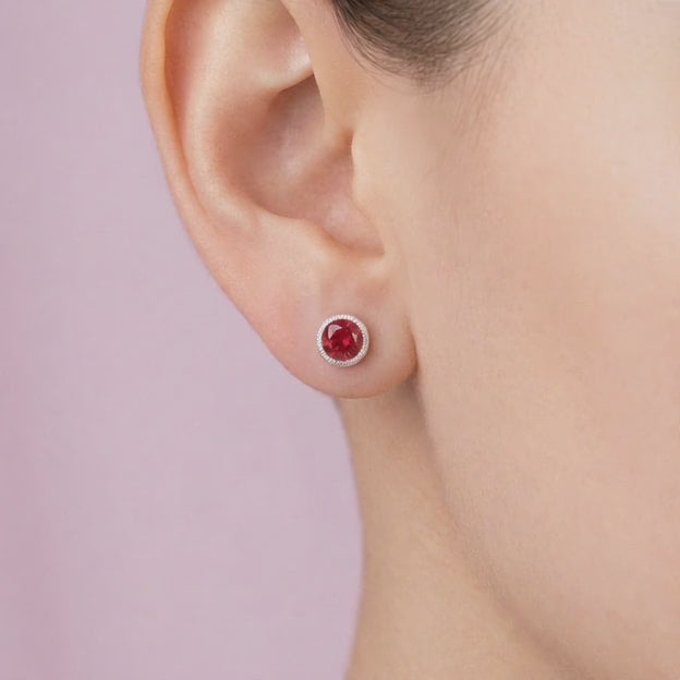Broquel de Plata .925 Circular con Borde Platedo y Centro de Zirconia Fucsia mod. 3057