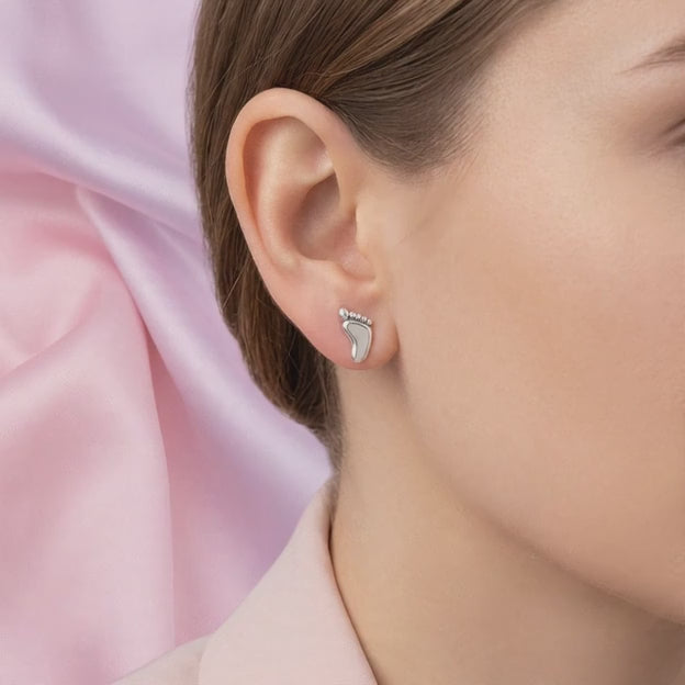 Arete de Plata .925 con Diseño de Pies Liso mod. 2961