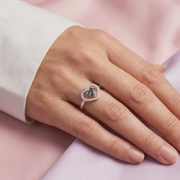 Anillo de Plata .925  Corazón Calado con Incrustación de Zirconia Color Topacio Místico  mod. 3135