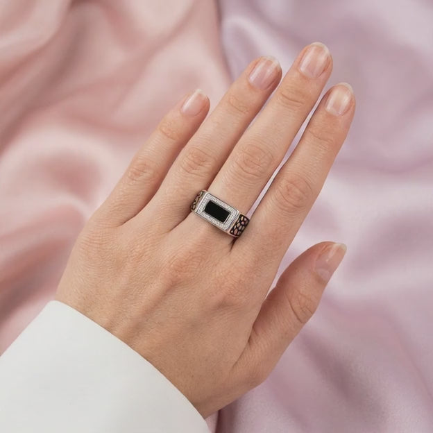 Anillo de Plata .925 Diseño Manchado con Bisel de Zirconias mod. 2659