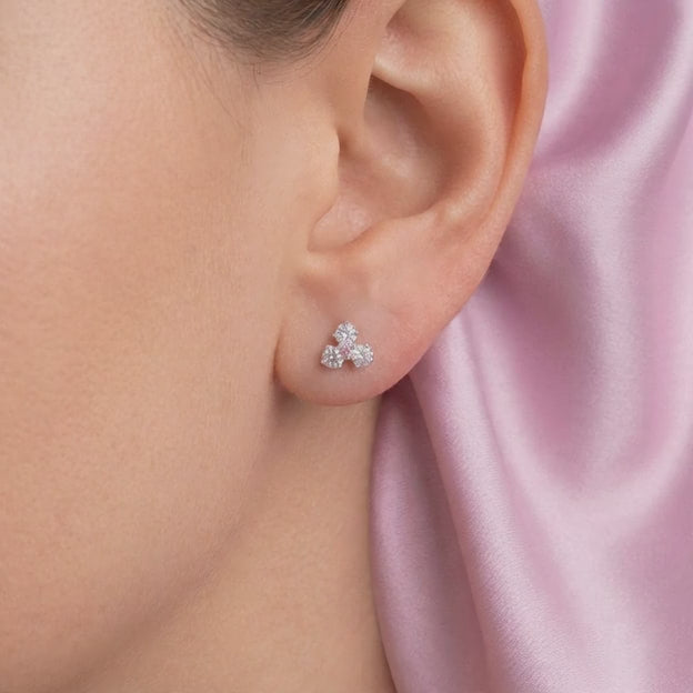 Broquel de Plata .925 Con Diseño de Flor Tres Pétalos con Zirconia Blanca y Centro Rosa  mod. 3058
