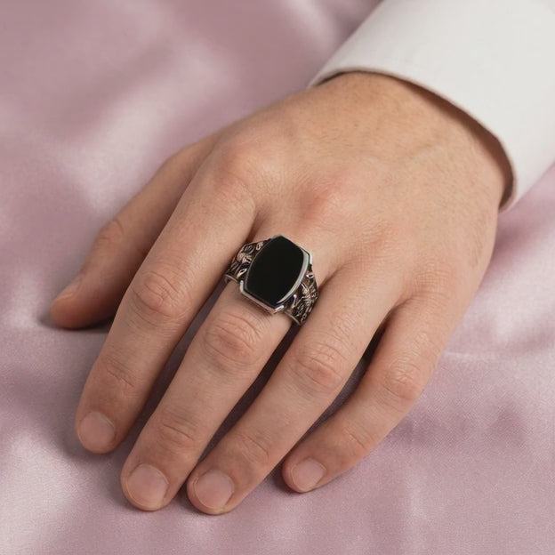 Anillo de Plata .925 Diseño Especial con Alacrán y Onix mod. 2844