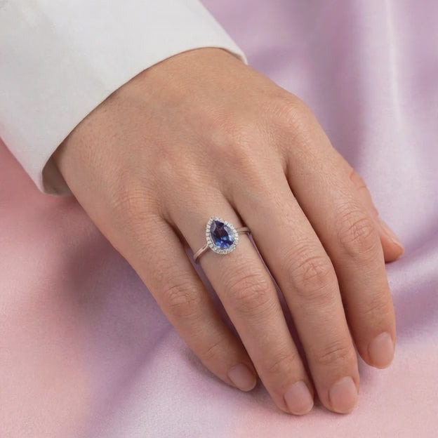 Anillo de Plata .925 Diseño de Gota Azul Marino con Incrustación de Zirconias mod. 3130