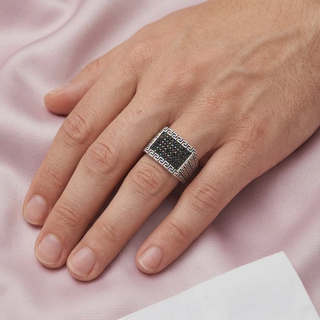 Anillo de Plata .925 Diseño de Grecas con Zirconias Oscuras Elegantes mod. 2580