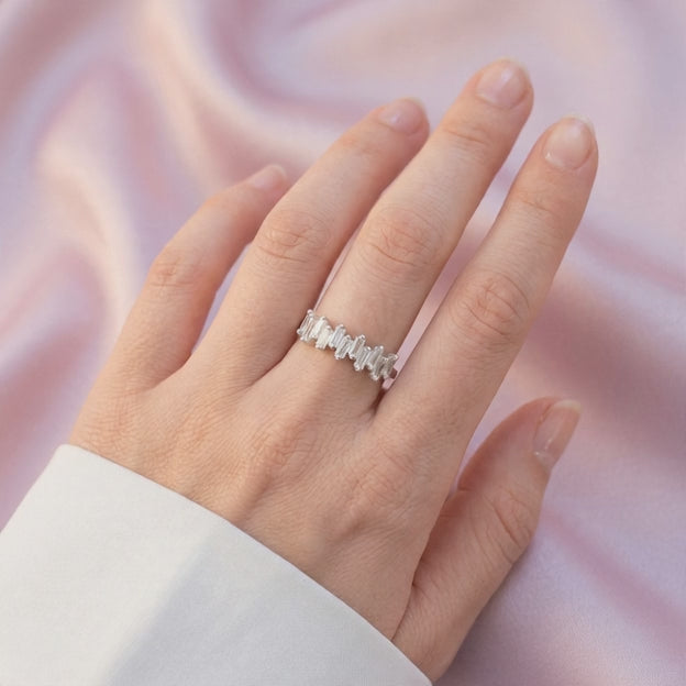 Anillo de Plata .925 con Diseño en Zig Zag con Zirconia Especial mod. 3093