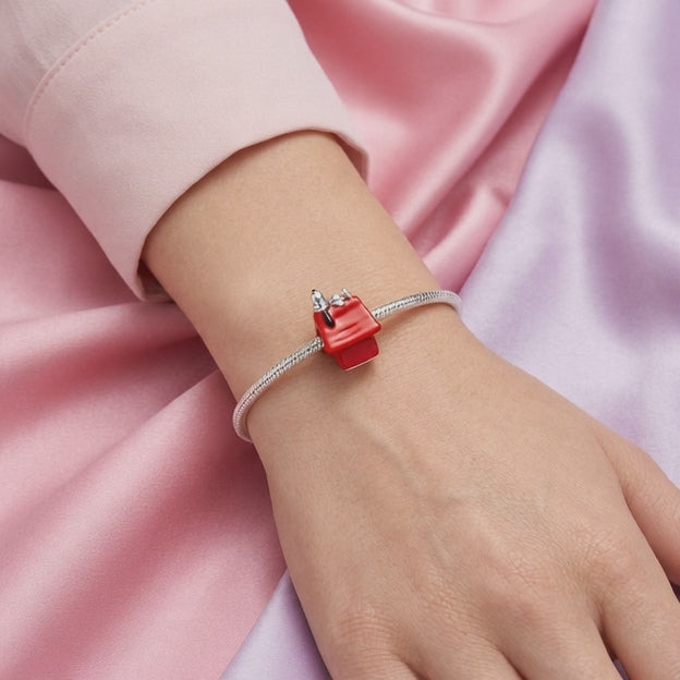 Dije de Plata .925 Estilo Charm con Diseño de Casa de Perro Roja mod. 2913