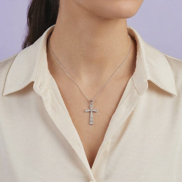 Dije de Plata .925 Cruz Incrustada de Zirconias Brillantes Detallada con Divisiones mod. 2880