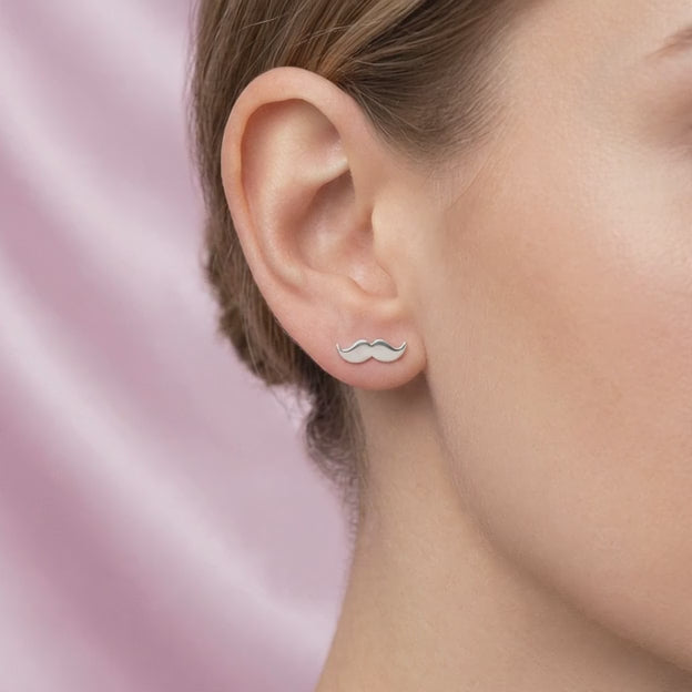 Arete de Plata .925  con Diseño de Mostacho Liso mod. 2966