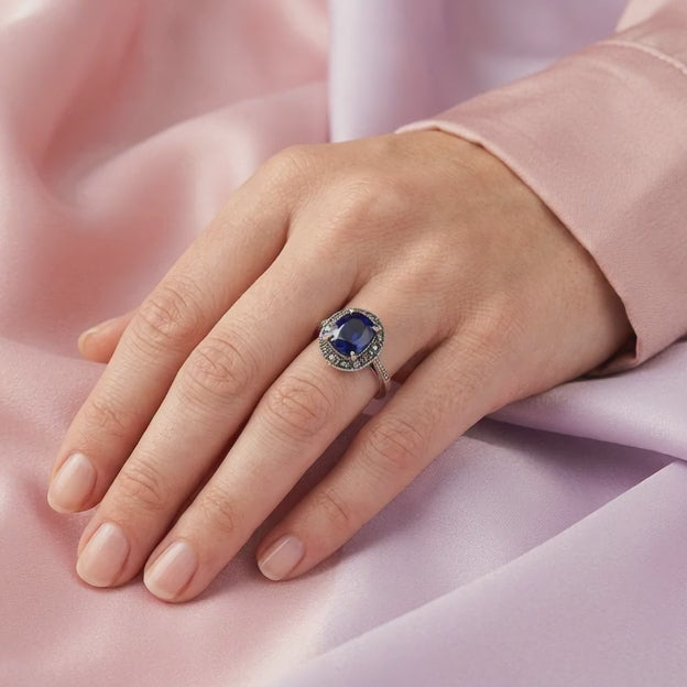 Anillo de Plata .925 Centro Zirconia Azul con Decorado de Marquesitas mod. 2254