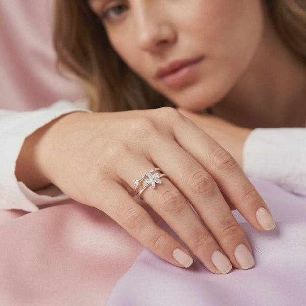 Anillo de Plata .925 Diseño Flor y Chispa de Zirconias Finas mod. 2898