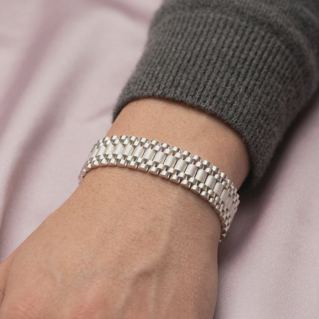 Pulsera de Plata .925 Estilo Hueco Tejido Especial Ensamblado con Tonos Centrales Mate en Diseño Fino mod. 2651