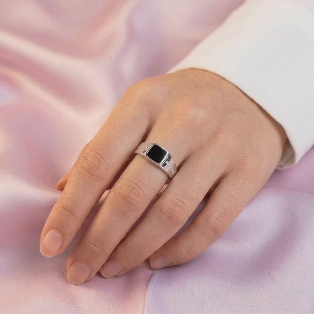 Anillo de Plata .925 Diseño Brillante con Onix y Zirconias mod. 2670