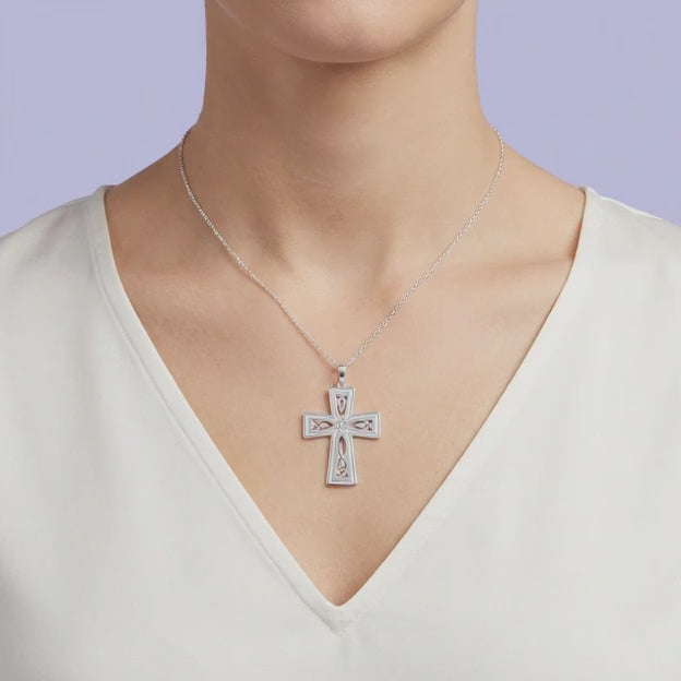Cruz de Plata .925 de Diseño Plano con Calado y Grabado Mate e Incrustación de Zirconias mod. 1963