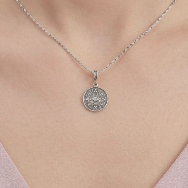 Dije de Plata .925 Diseño Mediano Redondo con Clandario Azteca mod. 2995