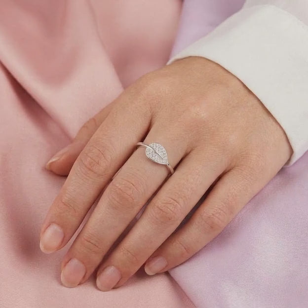 Anillo de Plata .925  con Diseño de Hoja Grande con Incrustación de Zirconia mod. 3145
