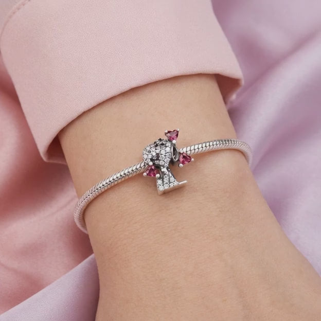 Dije de Plata .925 Estilo Charm de Perro y Corazones con Incrustación de Zirconias mod. 2911