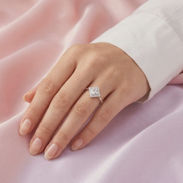 Anillo de Plata .925  con Diseño de Rombo con Incustración de Zirconia Blanca mod. 3118