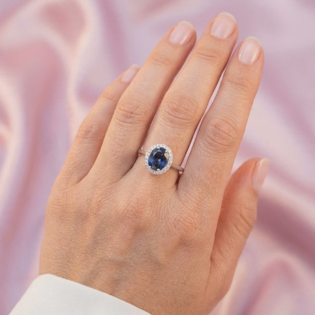 Anillo de Plata .925 con Diseño Oval Elegante con Zirconia Color Azul Aero mod. 3109