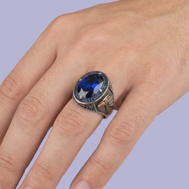 Anillo de Plata .925 con Diseño Especial con Zirconia Azul Rey de Corte Fino mod. 1988