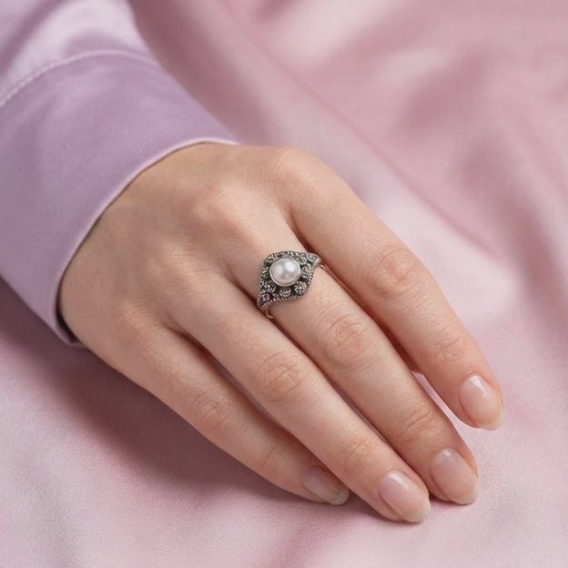 Anillo de Plata .925 Centro de Perla con Aro de Marcasitas mod. 2252