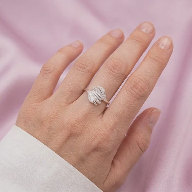 Anillo de Plata .925 Triple Hoja Entrelazada con Incrustación de Zirconia mod. 3141