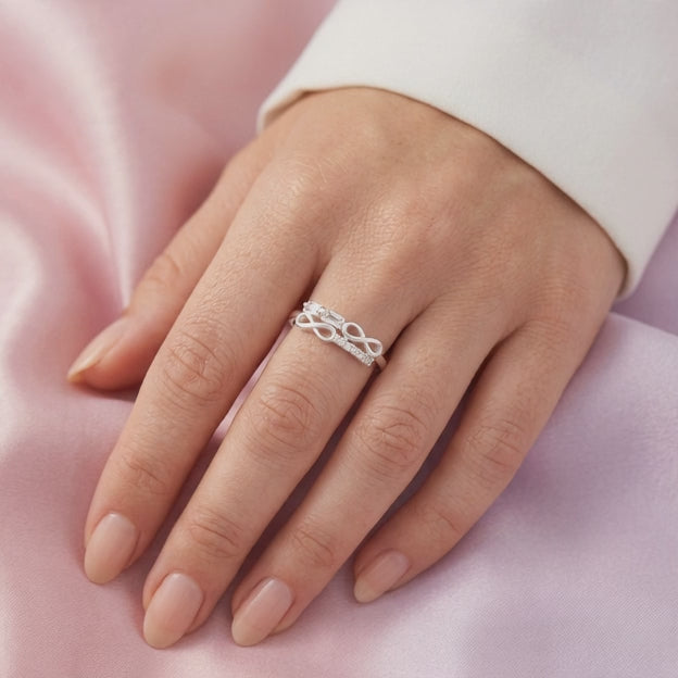 Anillo de Plata .925 con Diseño Doble Infinito y Zirconia mod. 3097