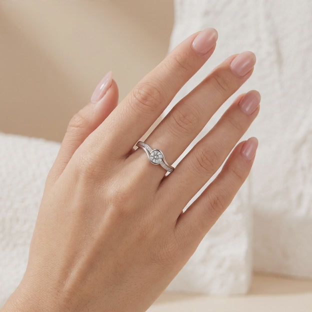 Anillo de Plata. 925 Solitario Con Diseño de ola e Incrustación de Zirconia mod.3261