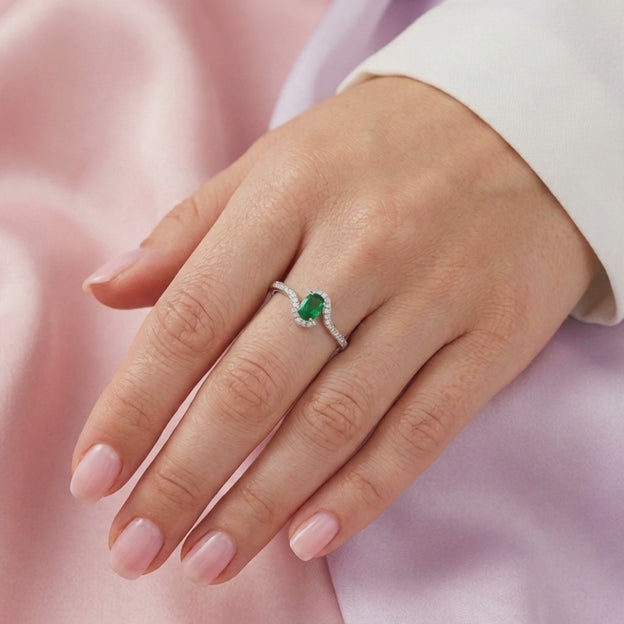 Anillo de Plata .925  Con Detalle Cruzado y Zirconia Color Esmeralda mod. 2925