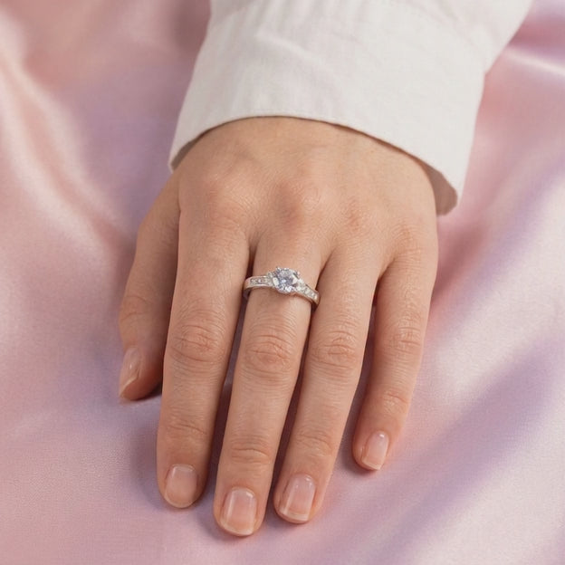 Anillo de Compromiso plata .925 con Zirconia Central y Laterales Brillantes mod. 2712