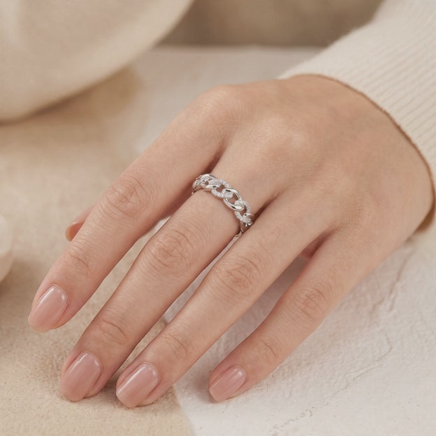 Anillo de Plata. 925 con Diseño de Cadena Delgada e Incrustación de Zirconia mod.3264