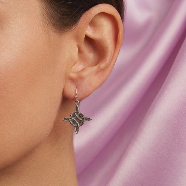 Arete de Plata .925 Largo Nudo de Bruja Negro mod. 2983