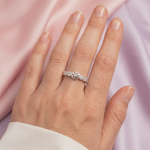 Anillo de Plata .925 con Diseño de Copo de Nieve y Zirconia mod. 3092