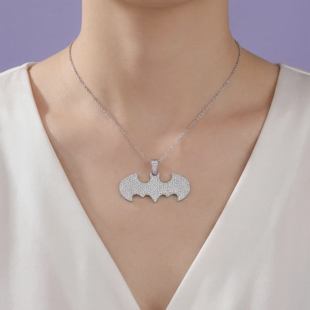 Dije de Plata .925 con Diseño de Batarang Hueco con Zirconias Finas mod. 2061